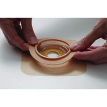 Charger l&#39;image dans la galerie, Barrière cutanée Natura Stomahesive malléable Accordéon avec collet beige en hydrocolloide Collerette malléable accordéon Convatec

